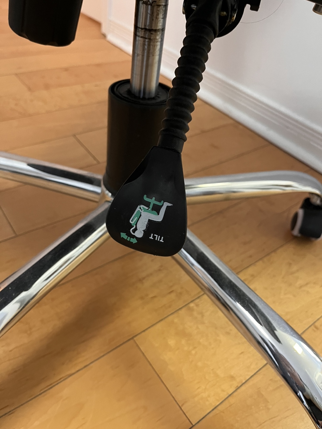 Wheel office chair- height and back adjustable - photo 5