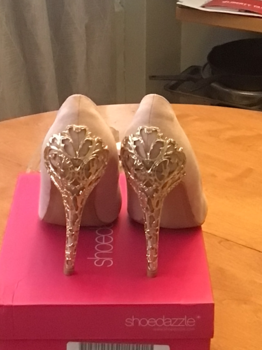 Lady’s shoes thumbnail
