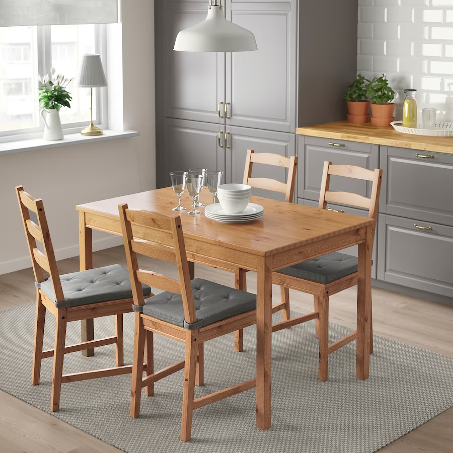 Ikea dining table and 4 chairs thumbnail