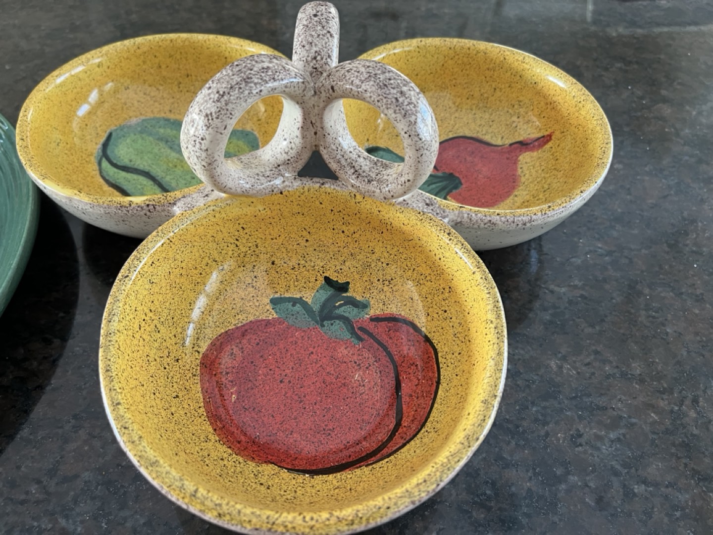 2 Quality Serving Pieces image indicator(2)