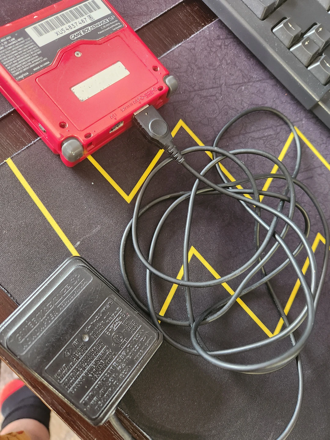 Gameboy Advanced SP (001) with charger image indicator(4)