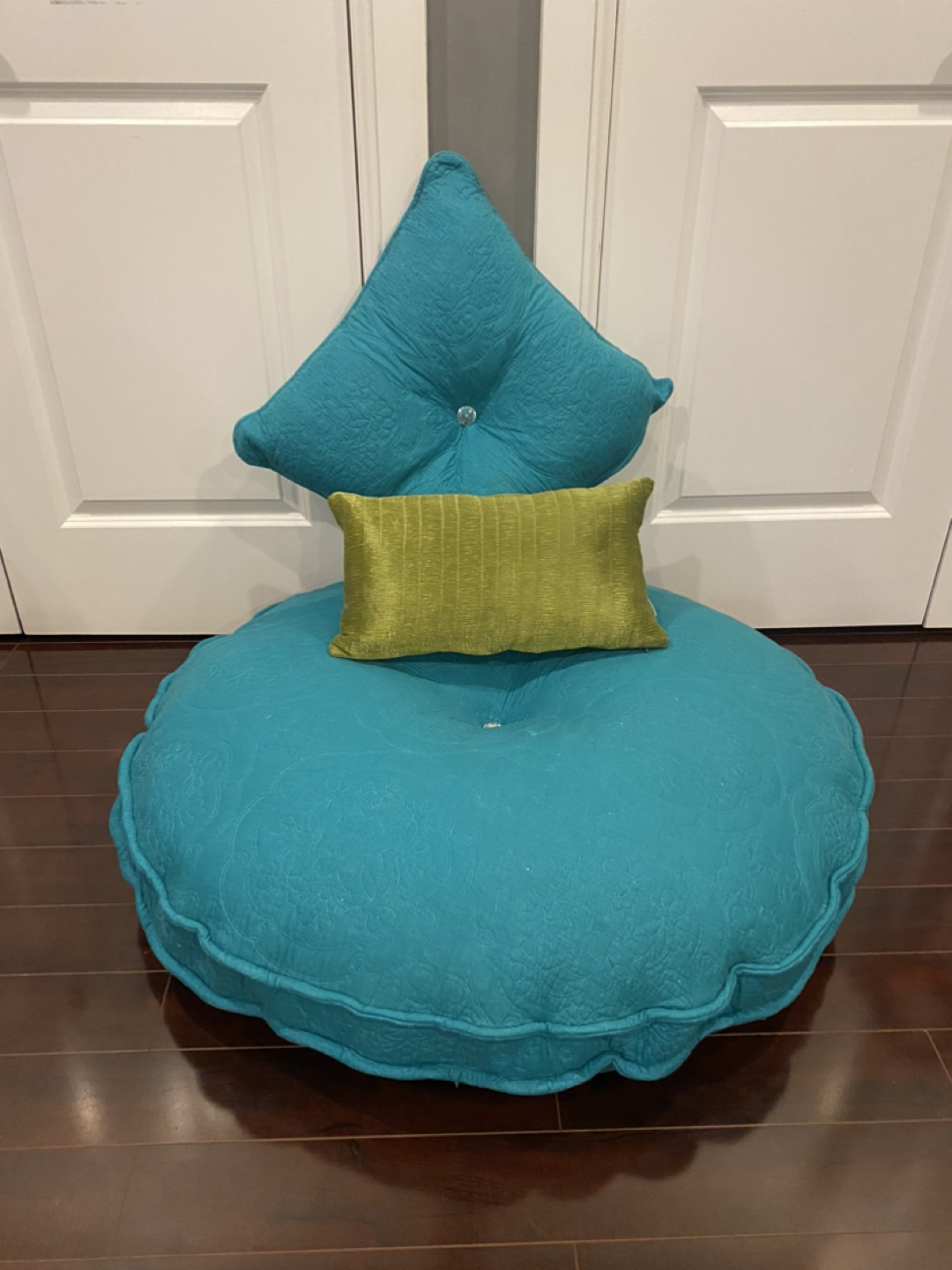 Floor cushion