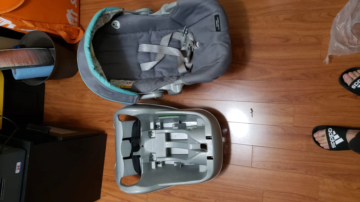 Graco car seat with base #freecycle image indicator(4)