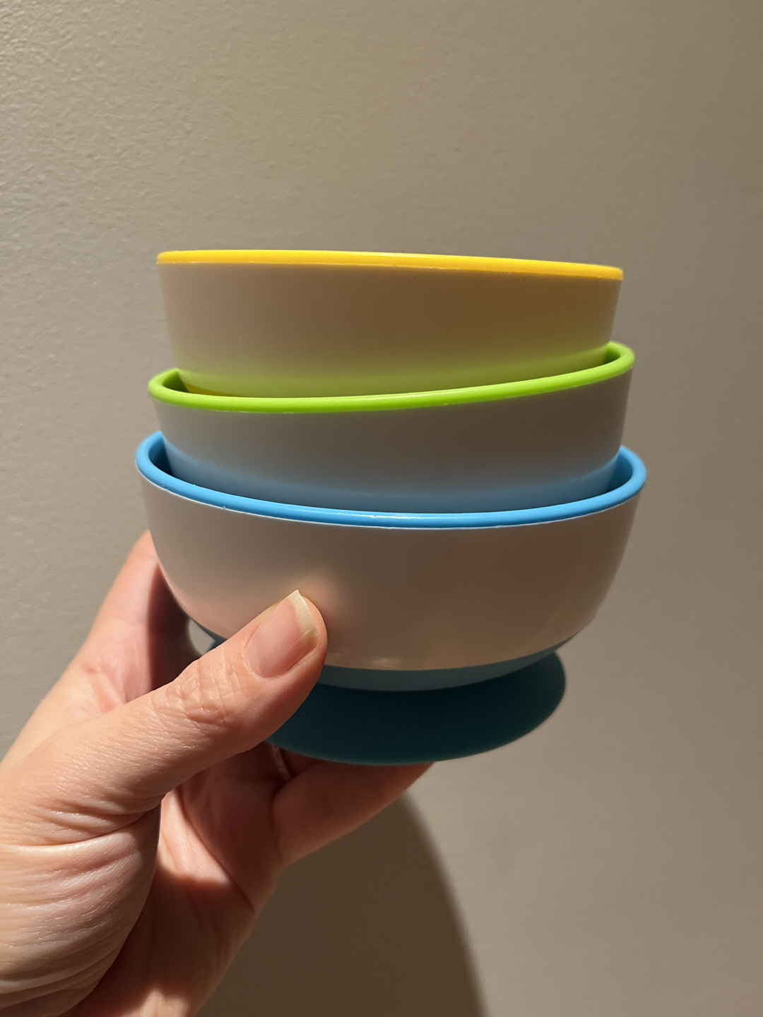 LIKE NEW!  MUNCHKIN SUCTION BOWLS