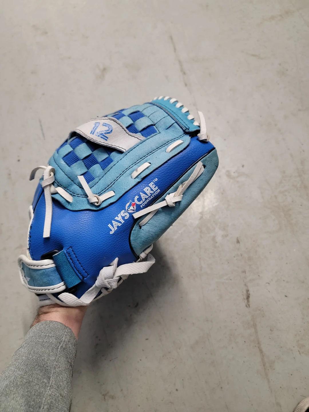 Robbie Alomar Bluejays glove - photo 2