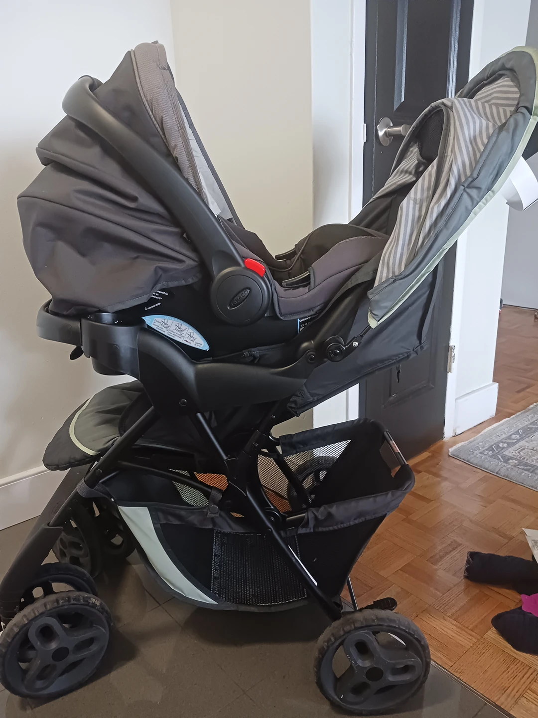 Graco Stroller + car seat + stroller cover