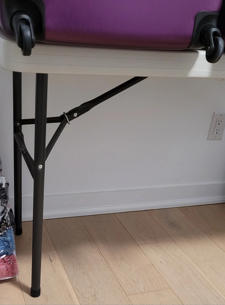 2 4ft foldable tables ( Lifetime)