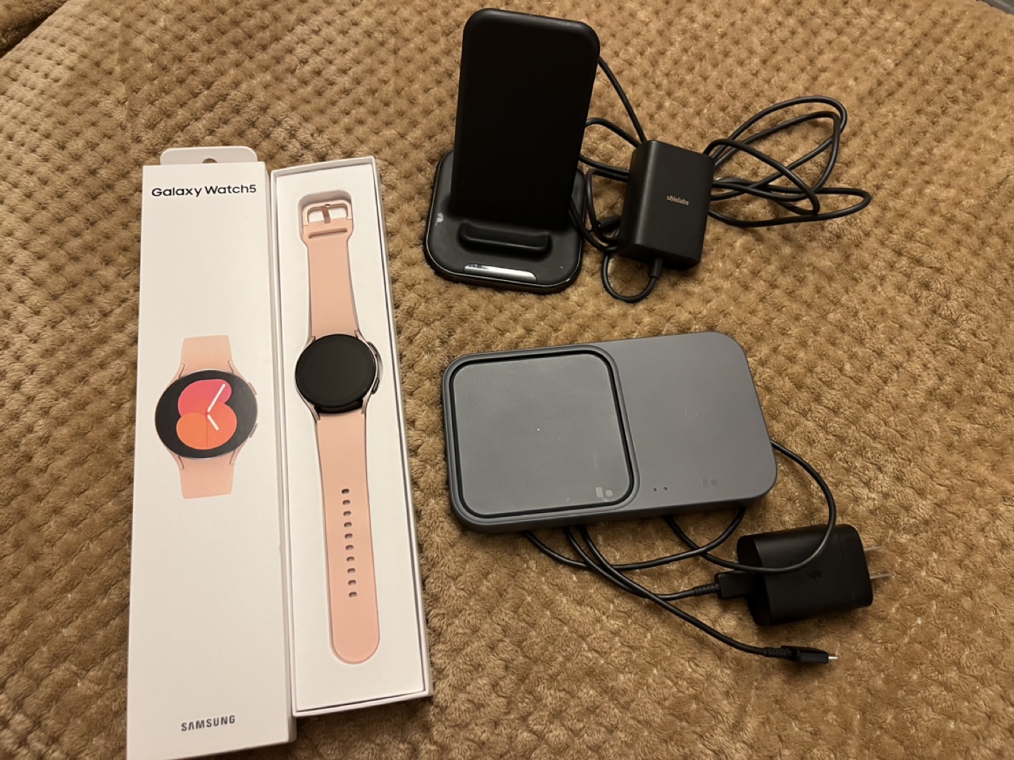 Samsung Galaxy Watch5 + super fast wireless charger
