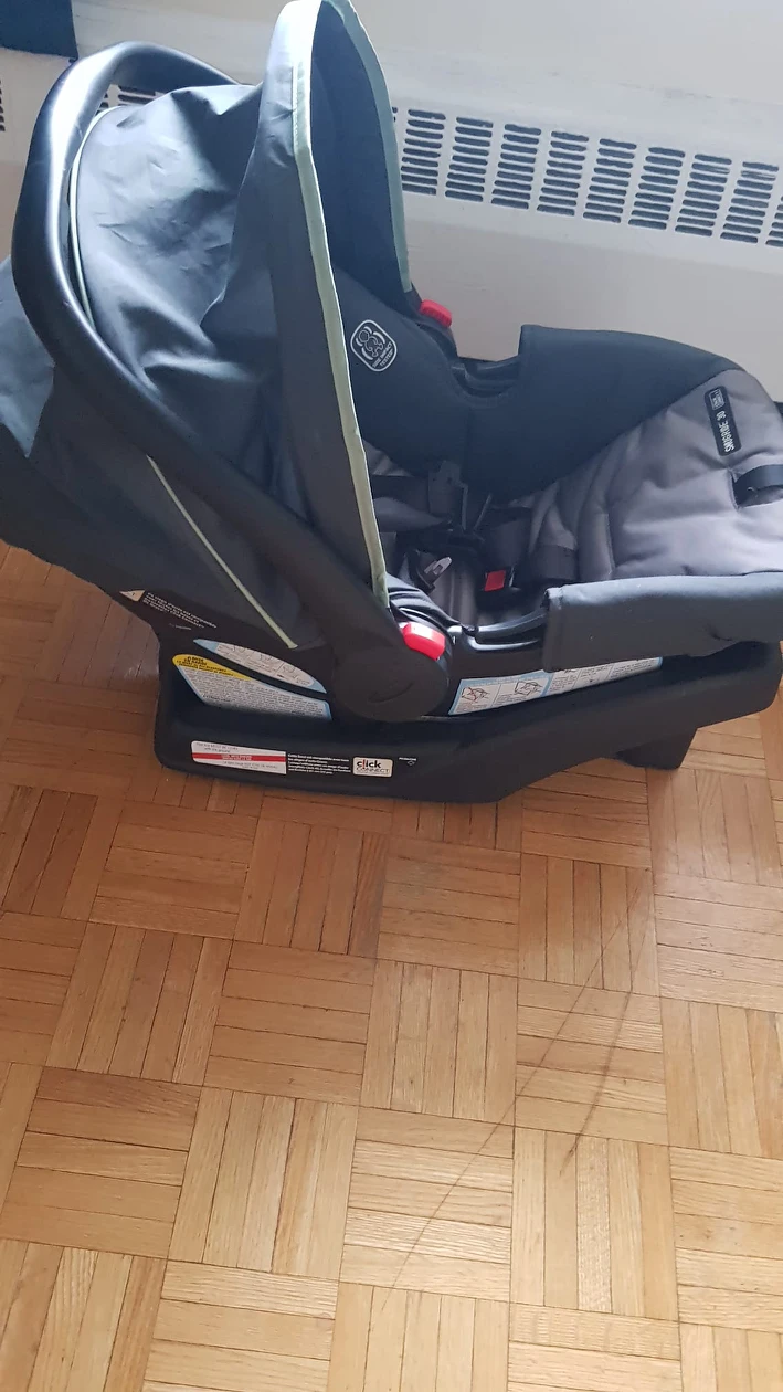Graco infant car seat with its base - photo 3