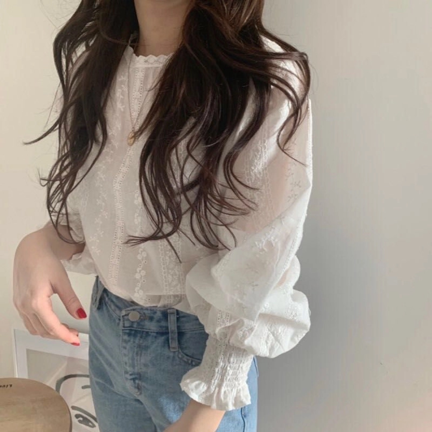 🇰🇷 White Eyelet Blouse (S) thumbnail