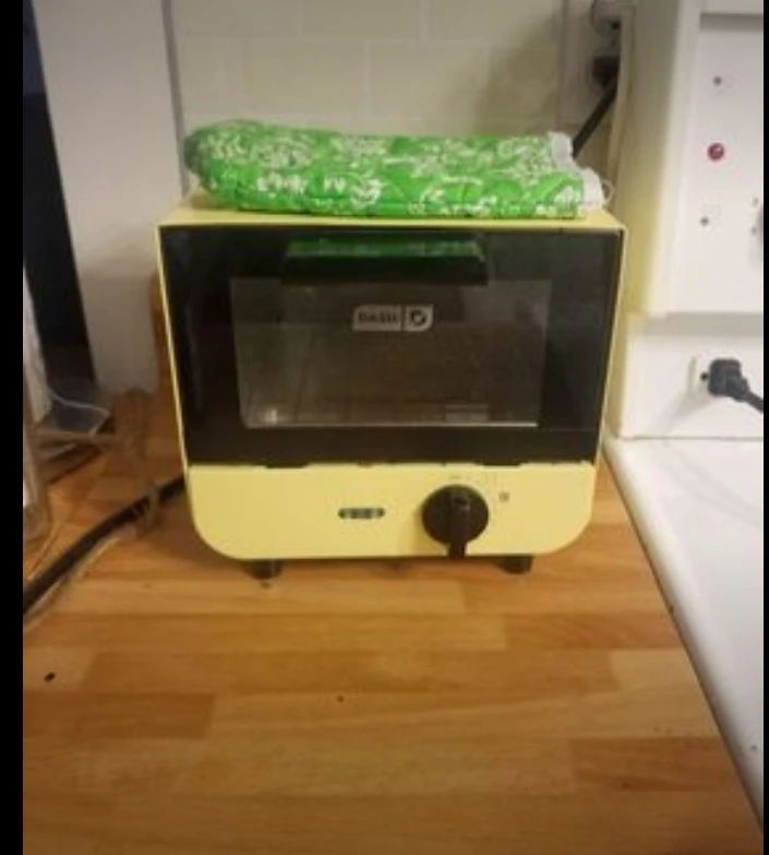Cute Little Vintage Style Yellow Toaster Oven - photo 2