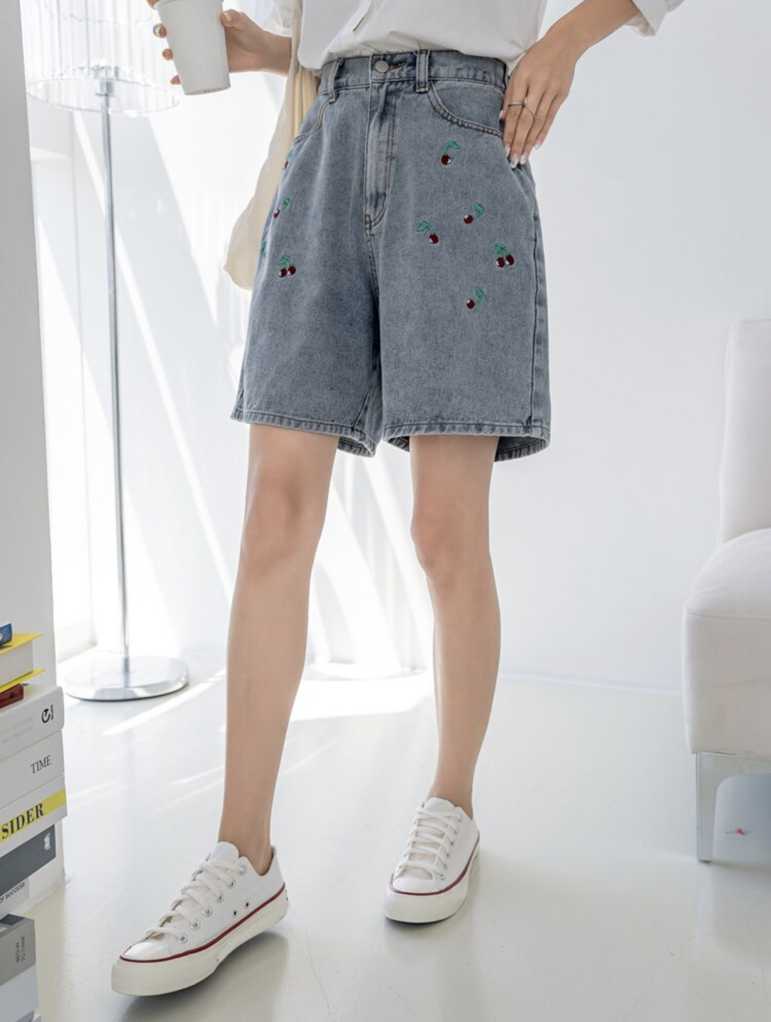 Jean Shorts with cherry embroidery image indicator(3)