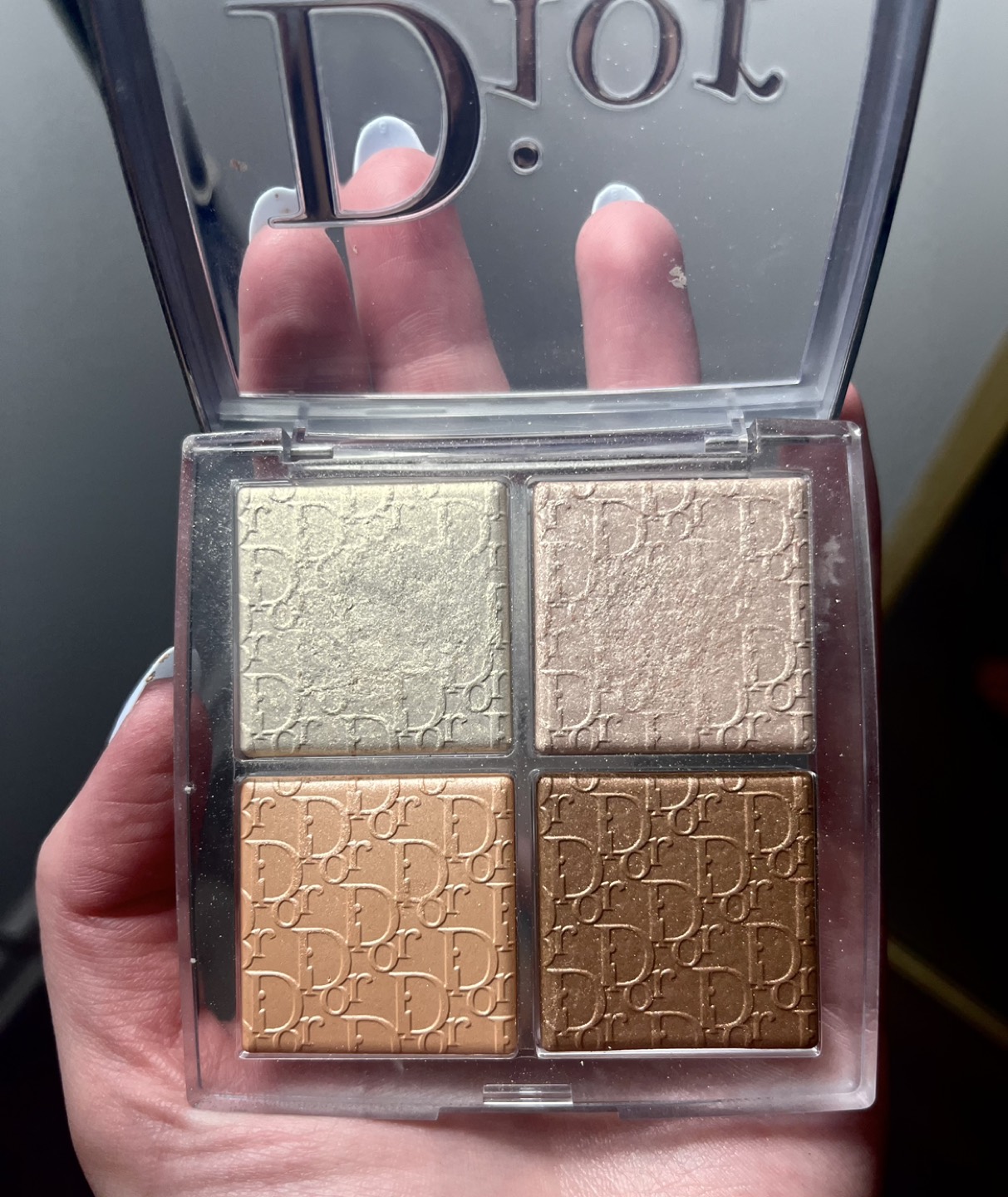 Dior BACKSTAGE Glow pallet image indicator(2)