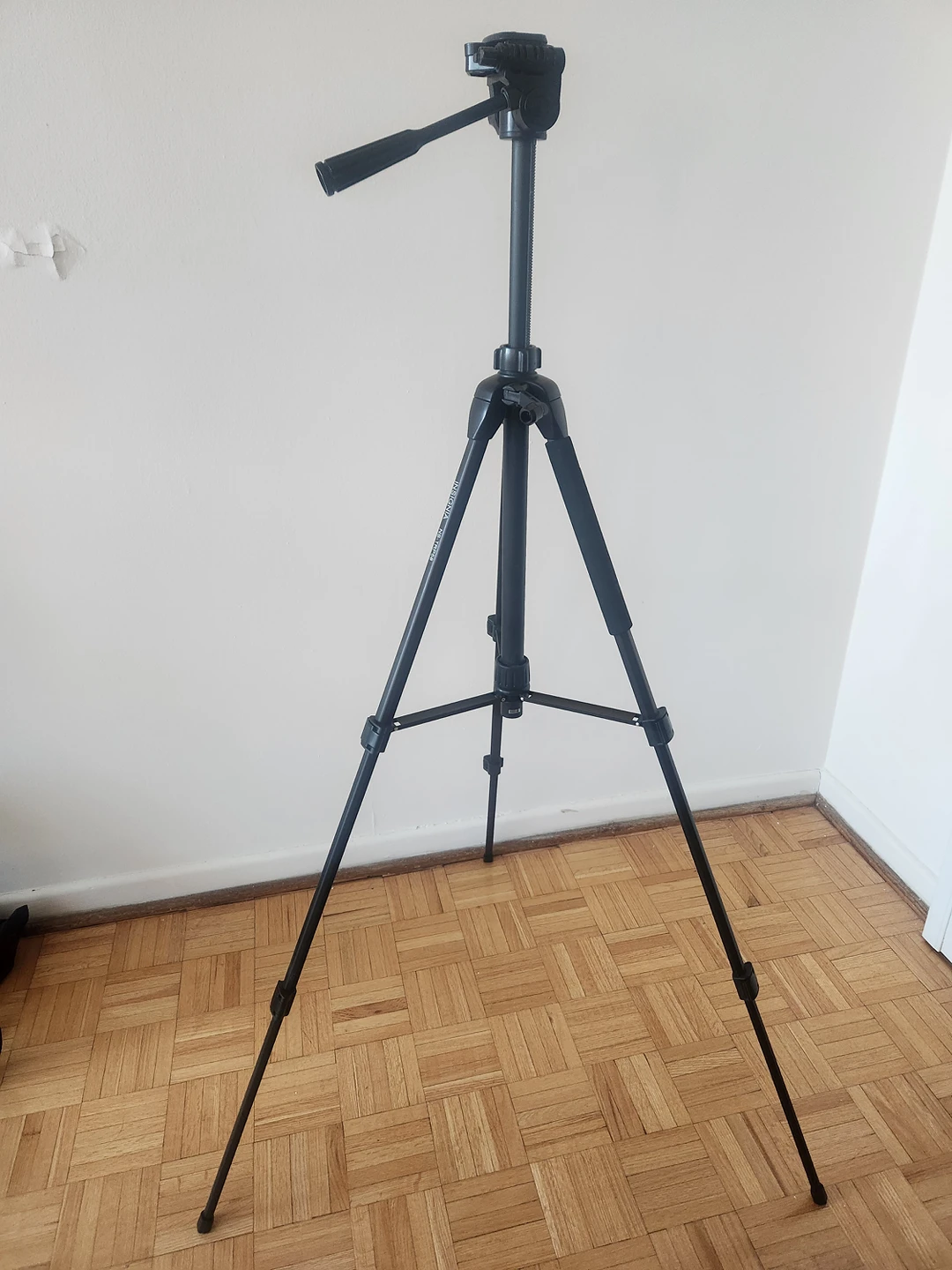 Insignia Tripod with Quick Release, adjustable legs and mount - photo 5