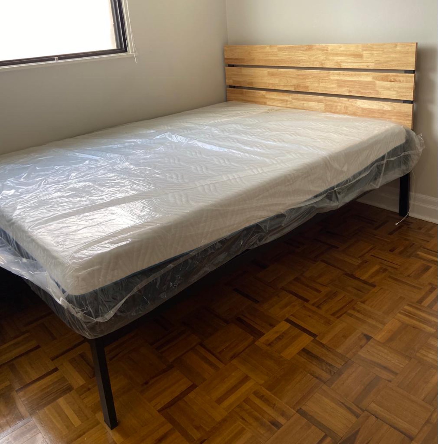 MOVING OUT SALE!! Queen Wooden platform bed and new mattress - photo 2