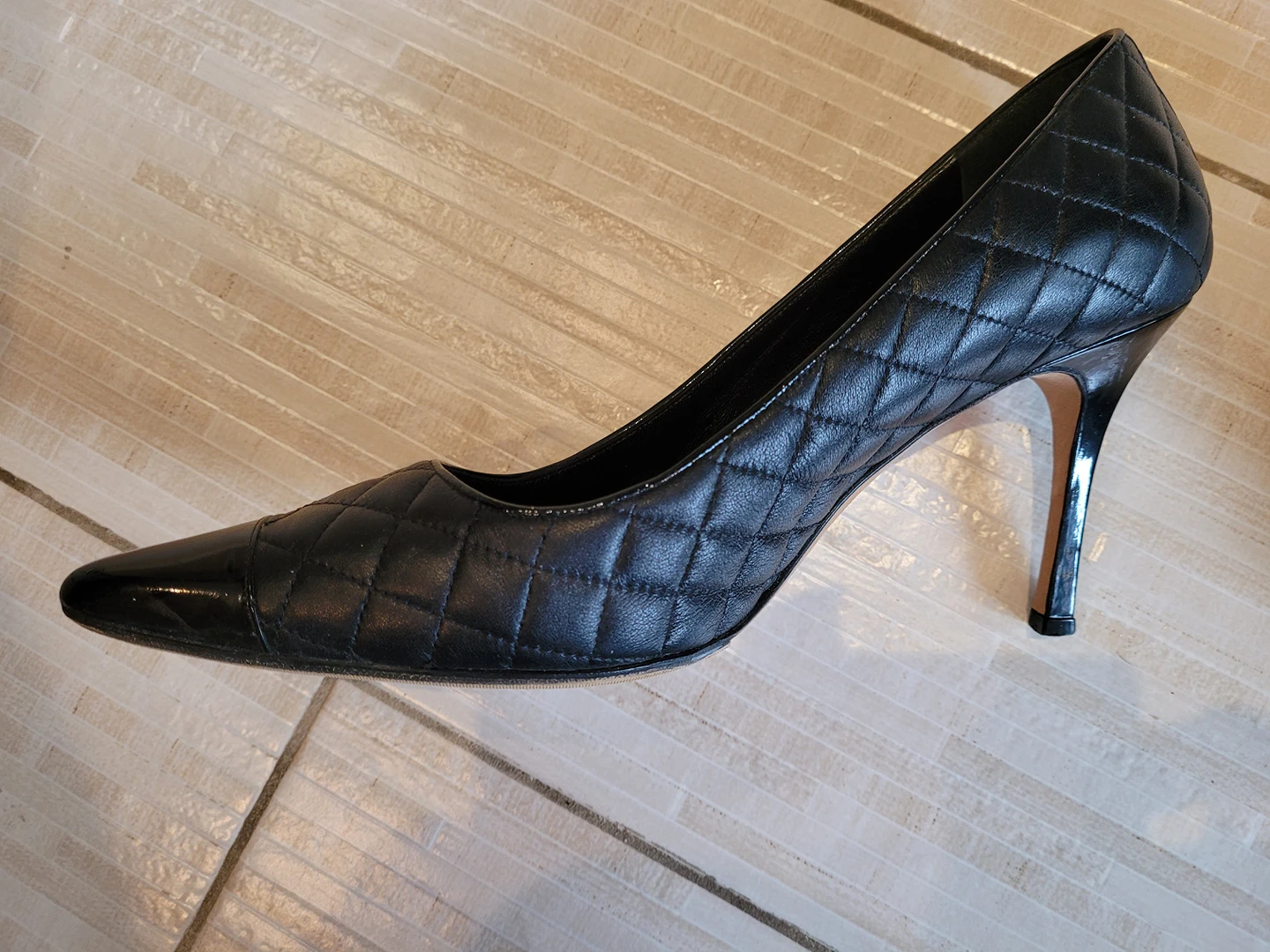 Manolo Blahnik black leather pumps - photo 2
