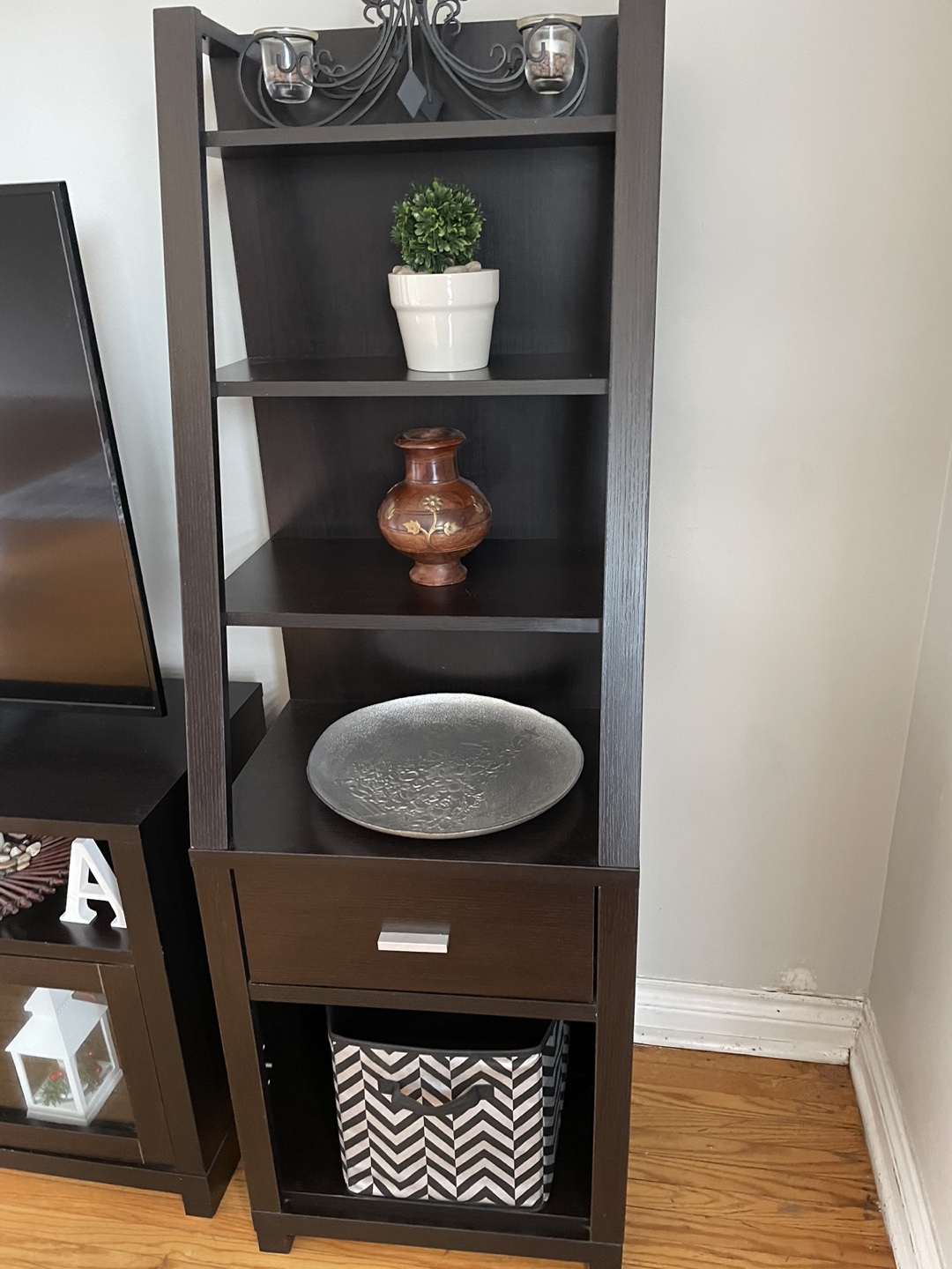 Entertainment/tv unit image indicator(3)