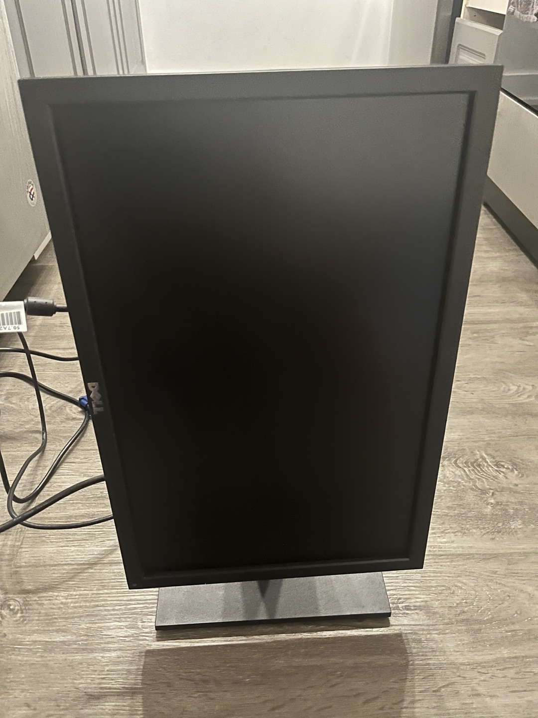 19” Dell LCD Computer Monitor - Adjustable and like new - photo 3