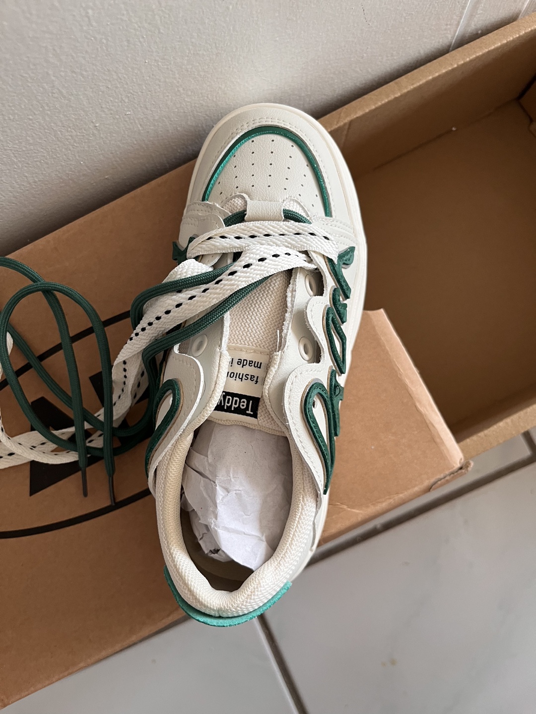 !!Brand New!! Aeldric eden size 6 sneakers - photo 3
