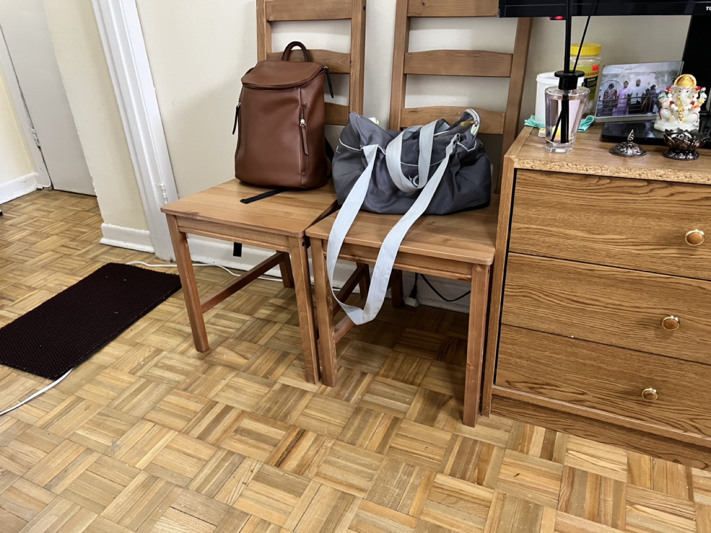 IKEA dining table - photo 2