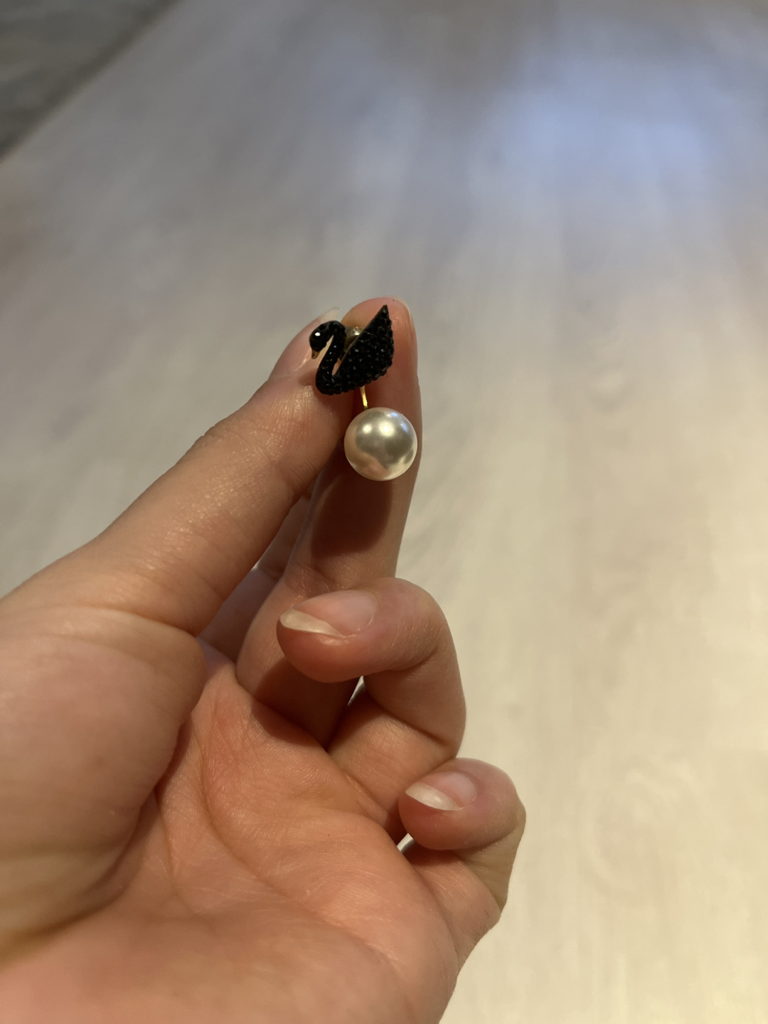 Mothers Day 🌺 SWAROVSKI Pearl Swan Earrings image indicator(3)