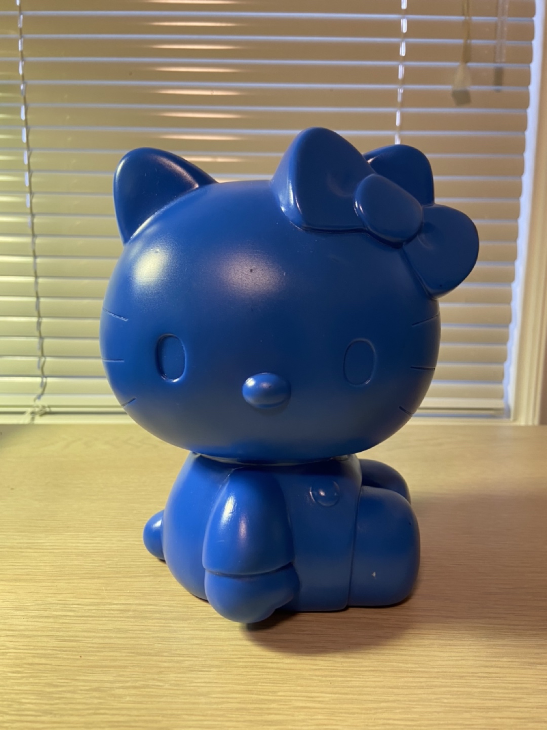 Hello Kitty Shaped Plastic Coin Bank thumbnail