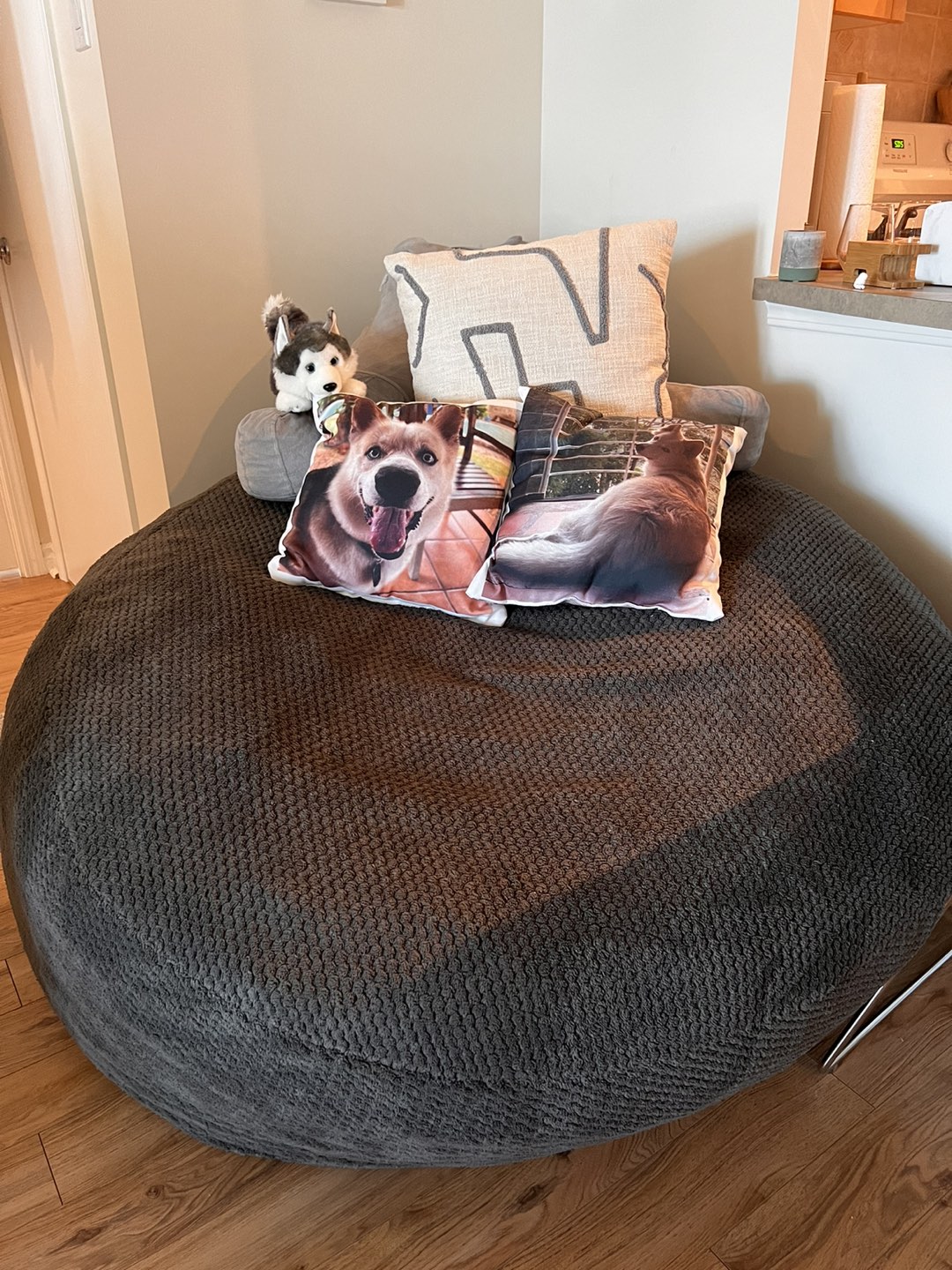 Contemporary Jumbo Lounger / Bean Bag thumbnail