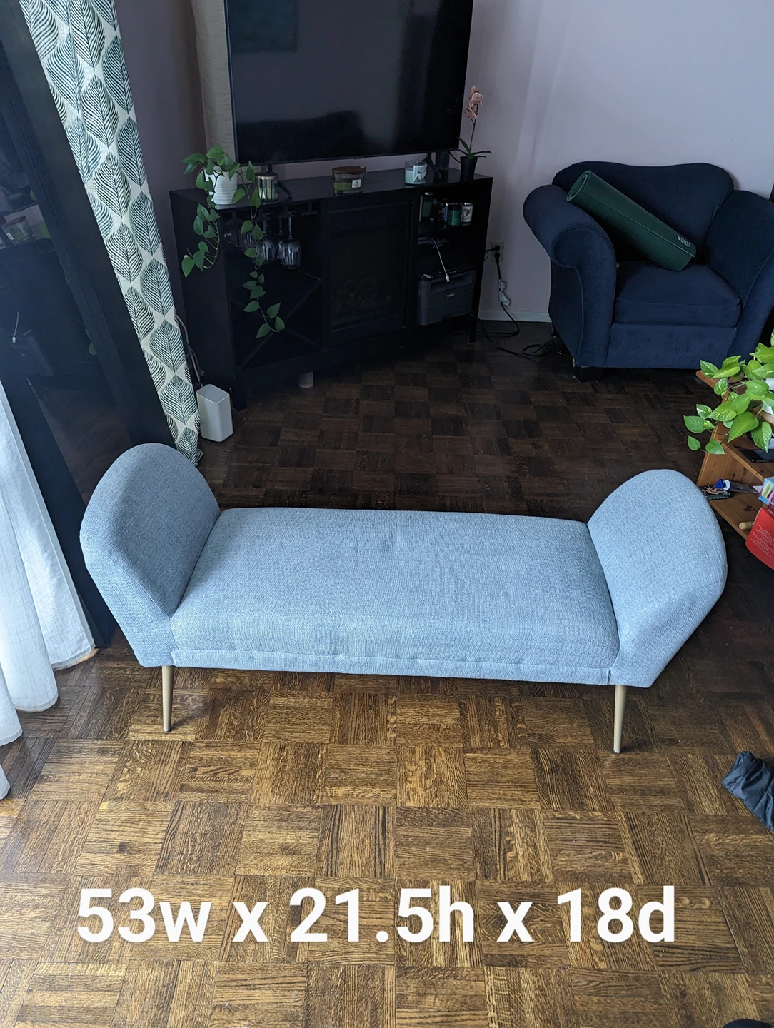 Sweet little chaise thumbnail