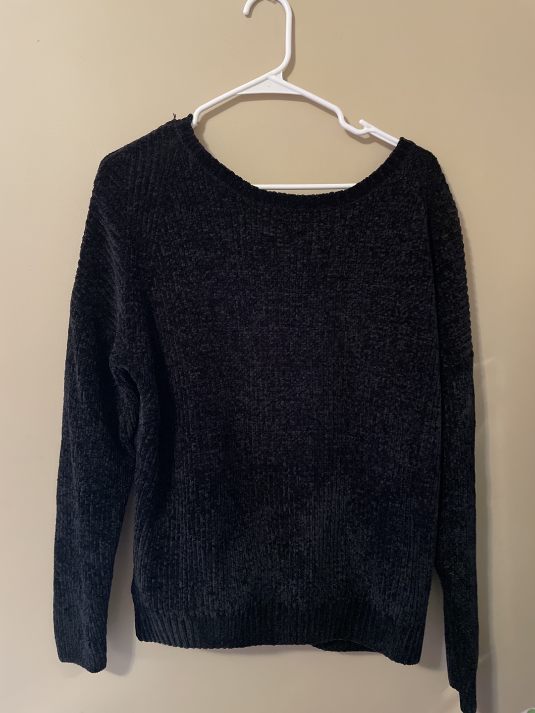 Black sweater with chain thumbnail
