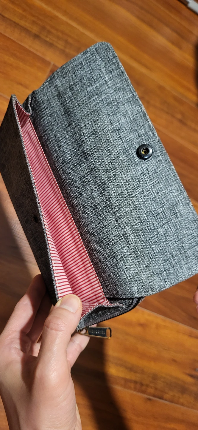 Herschel women's wallet image indicator(4)