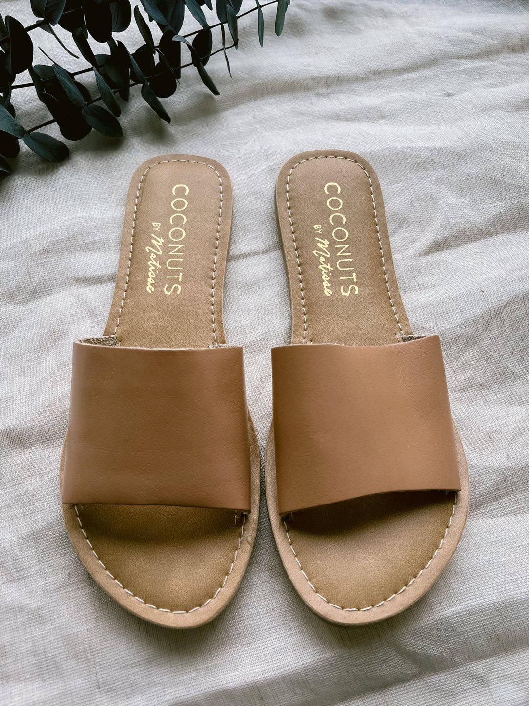 Coconut by Matisse Slides - New image indicator(3)