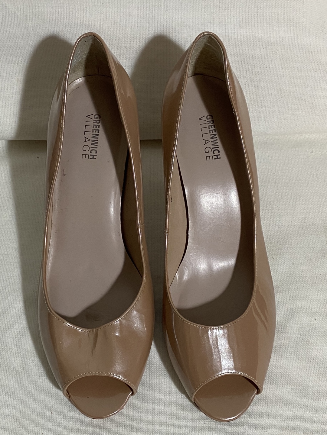 Greenwich Village Neutral Heels Size 9 image indicator(4)