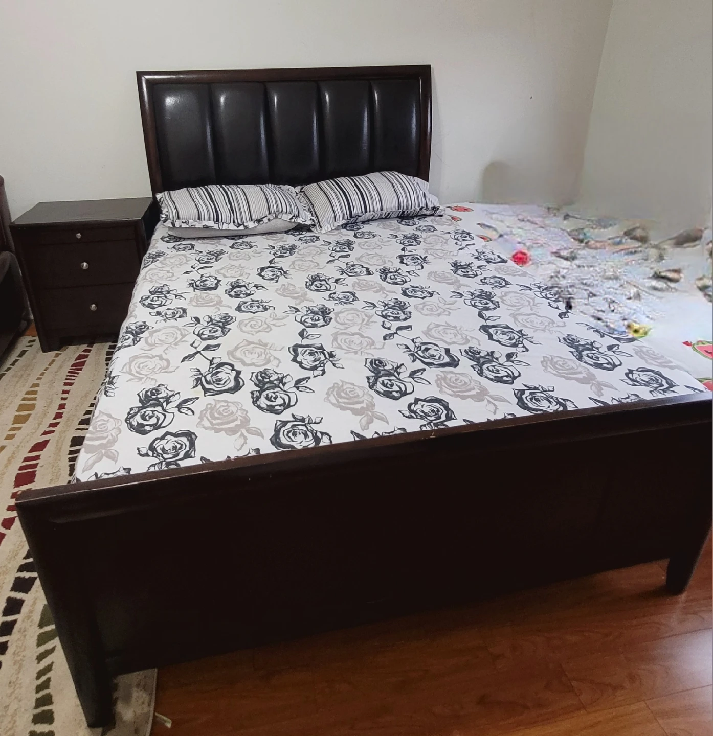 Queen bedroom set - photo 2