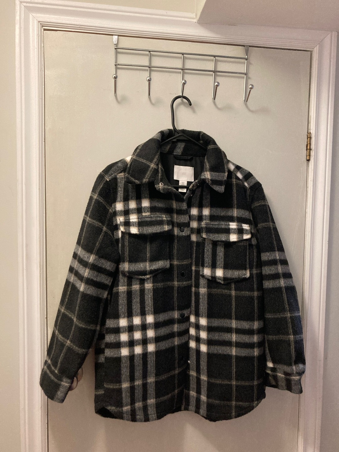 H&M Black & White Plaid Shirt Jacket (Shacket) thumbnail