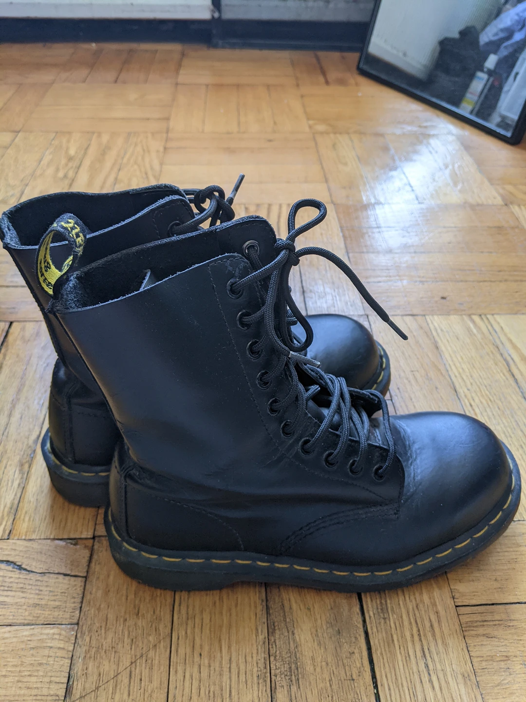 Vintage Dr Martens Size 7 (can fit a Size 8) worn twice - photo 2