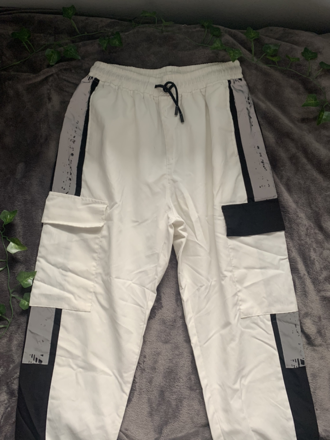 Cool cargo pants thumbnail