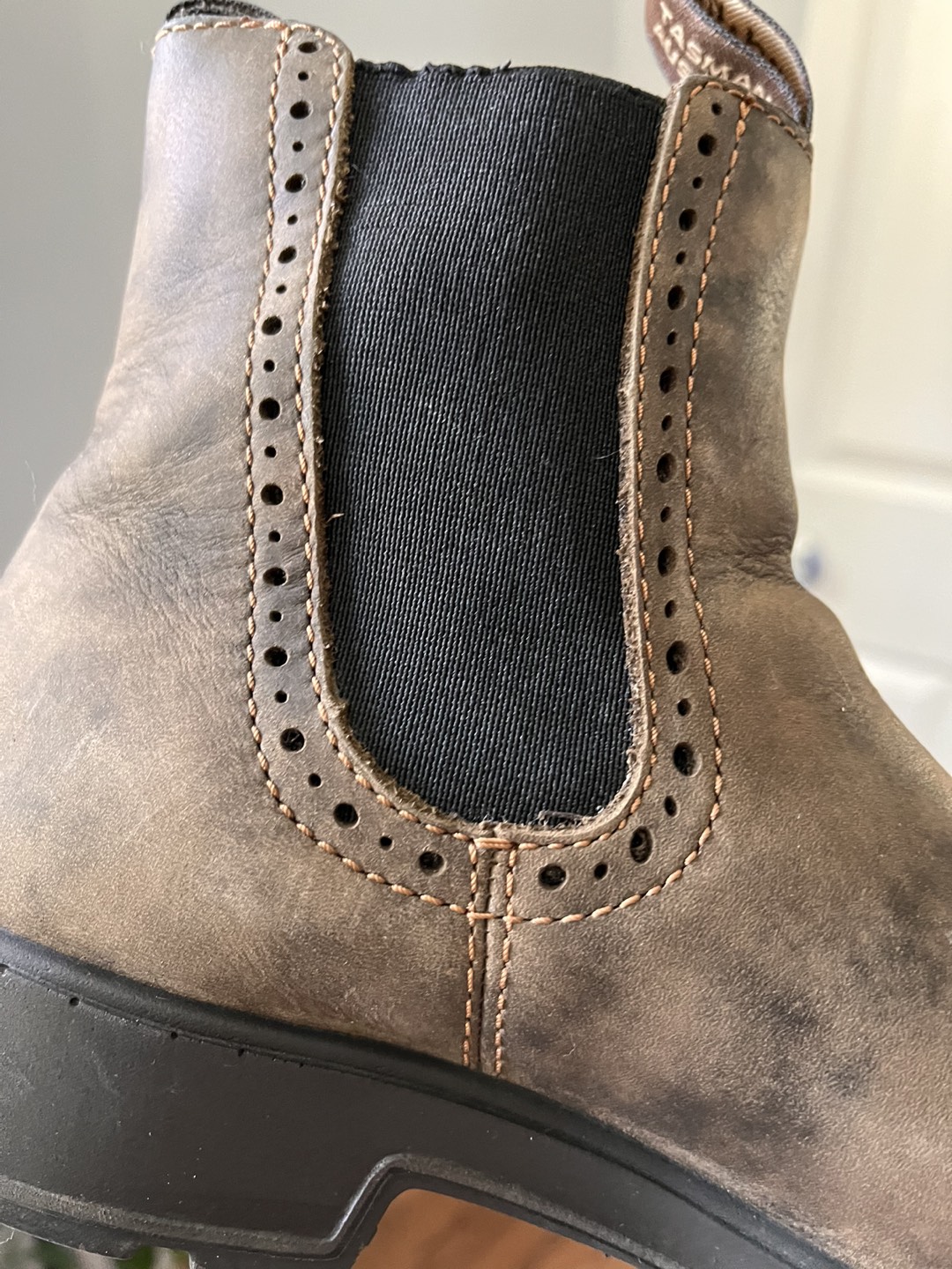 Blundstones #1351 Women's Hi Top  4 1/2 AUS image indicator(3)