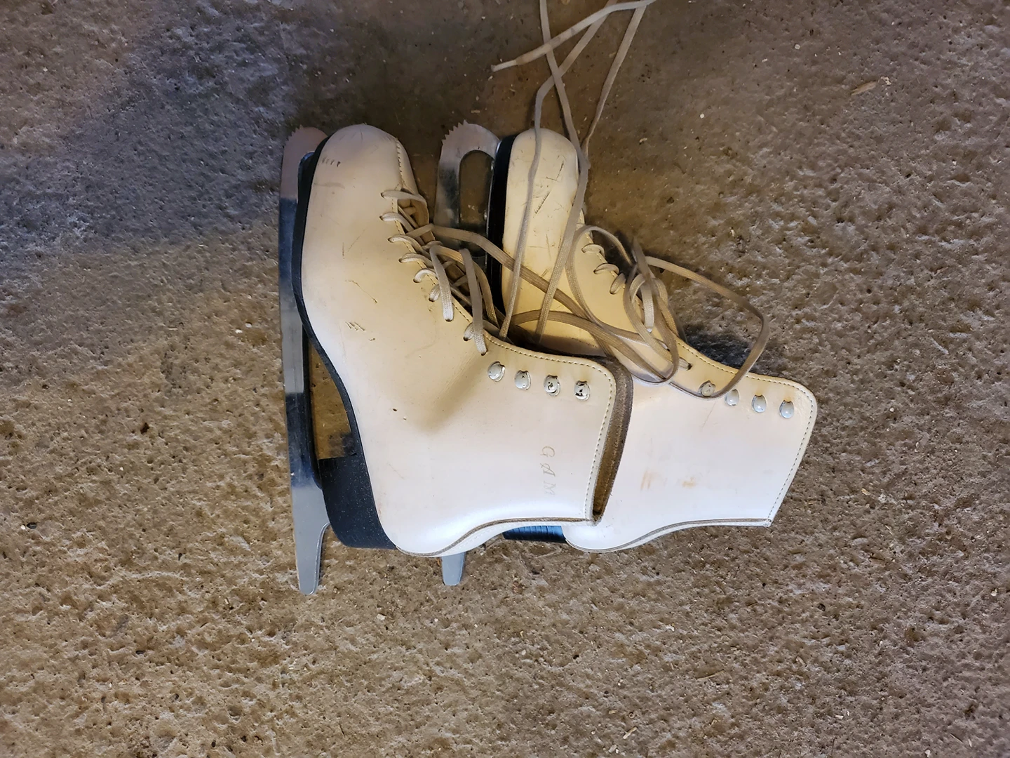Skates - women