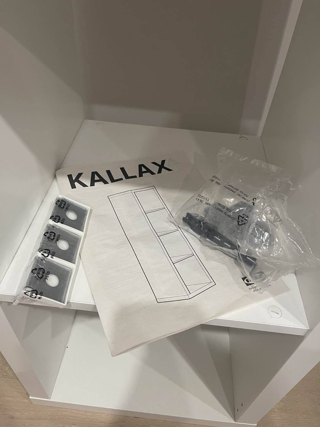 Like new Ikea Kallax Bookshelf! Moving sale - photo 3