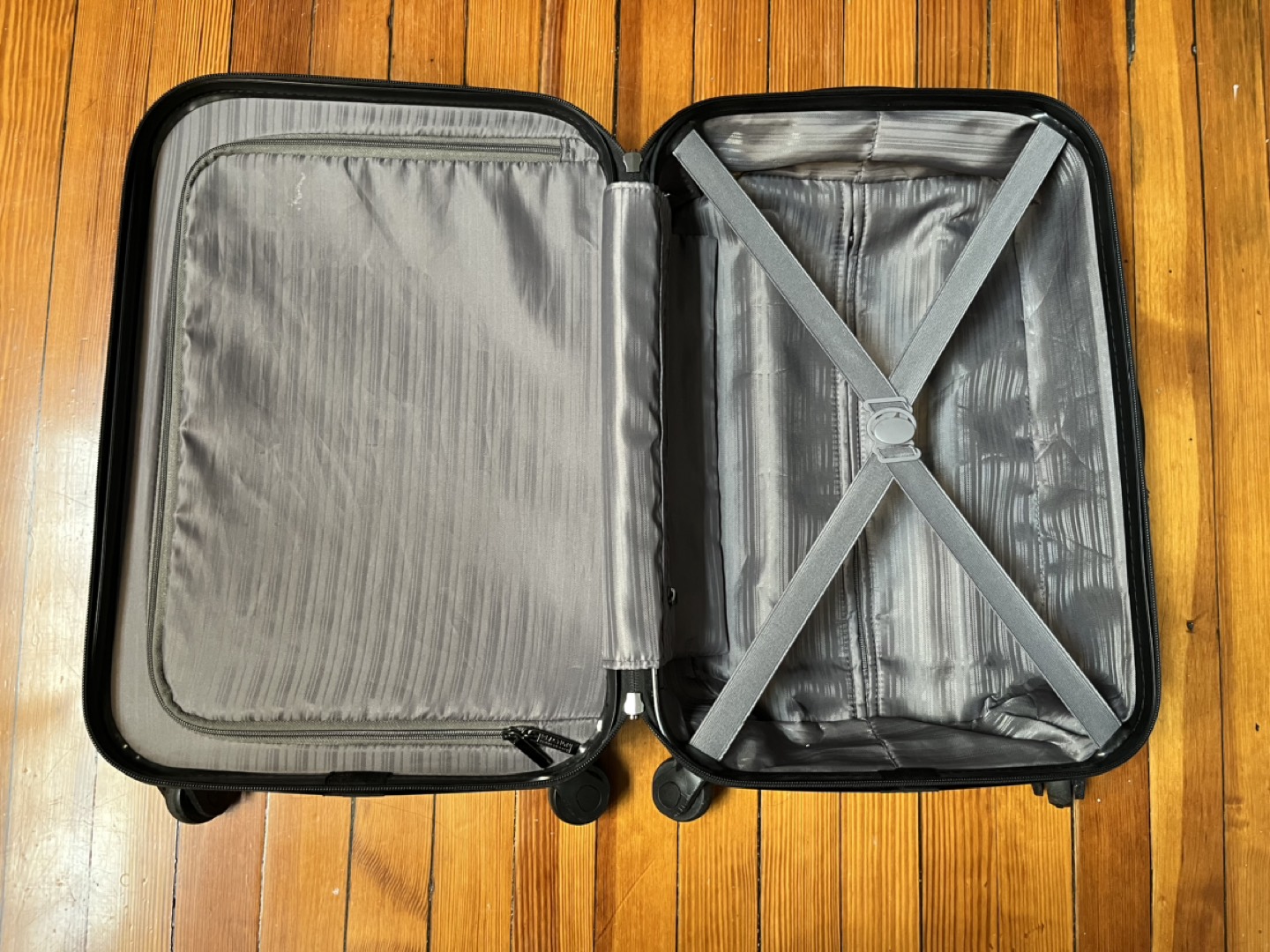 Free Small Luggage (Reaction by Kenneth Cole) - photo 4