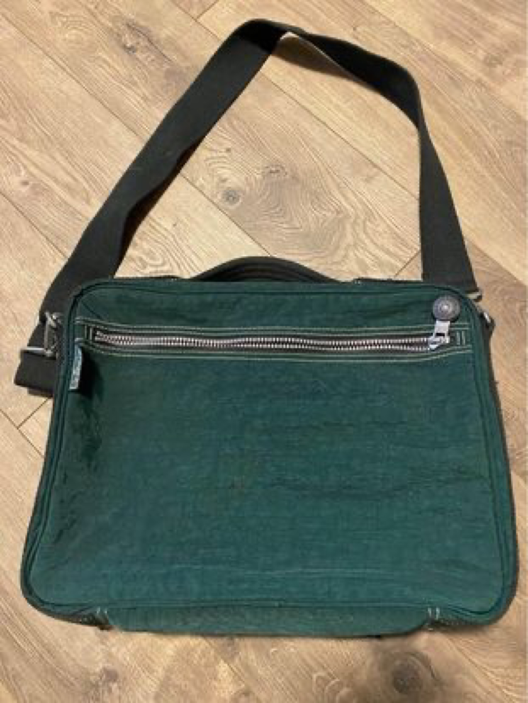 Vintage Kipling Multi Storage Messenger Bag image indicator(2)