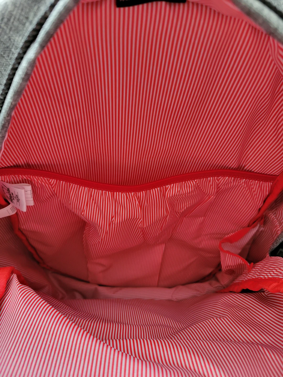 Herschel Classic Backpack Grey image indicator(4)