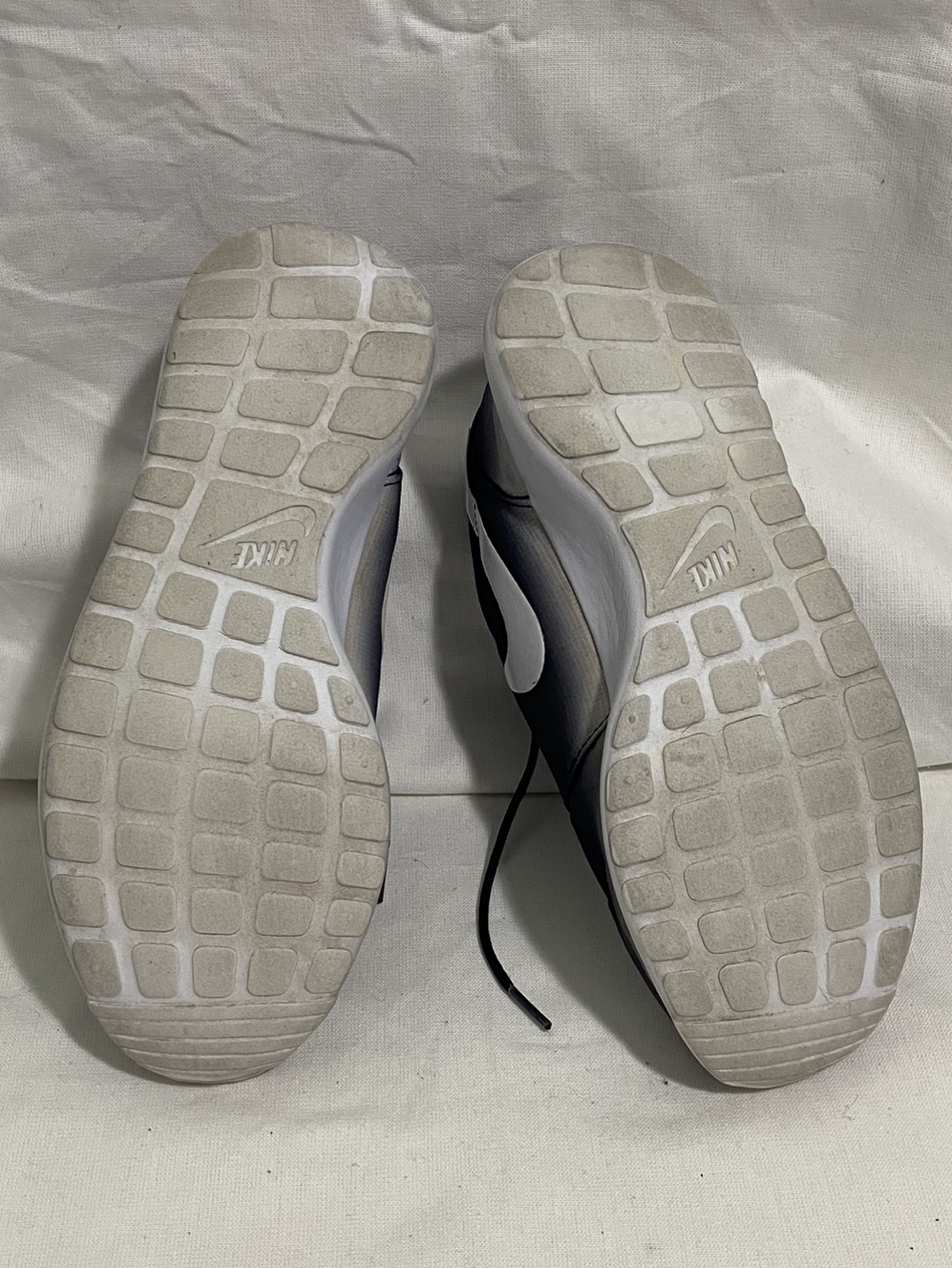 Nike Sneakers Runners Black Size 9 image indicator(6)