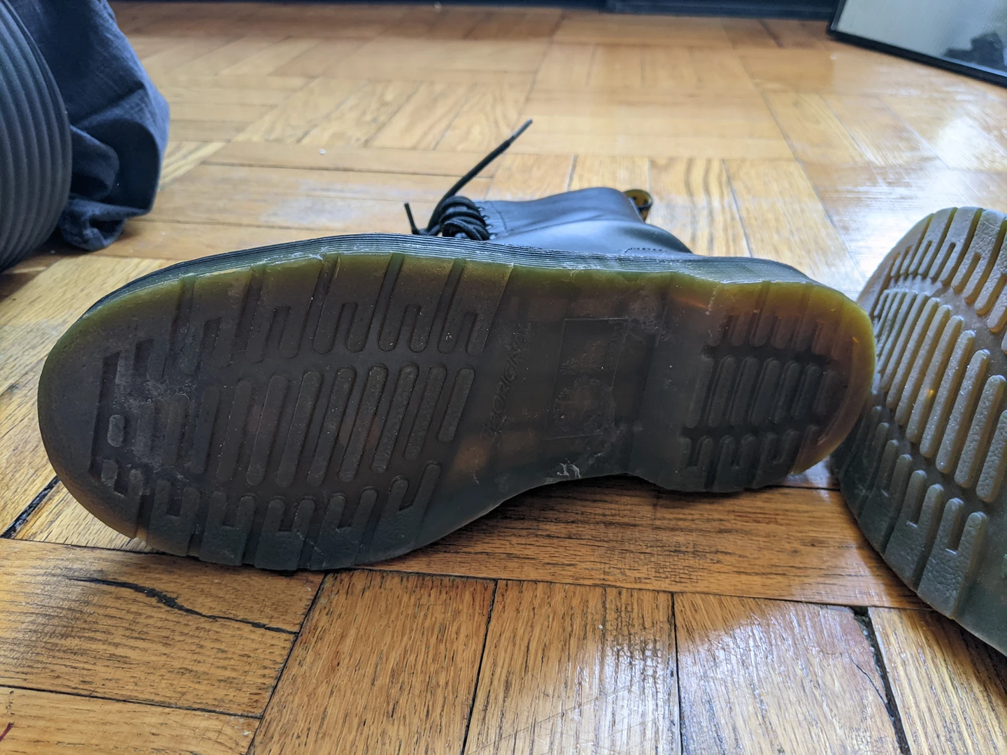 Vintage Dr Martens Size 7 (can fit a Size 8) worn twice - photo 5
