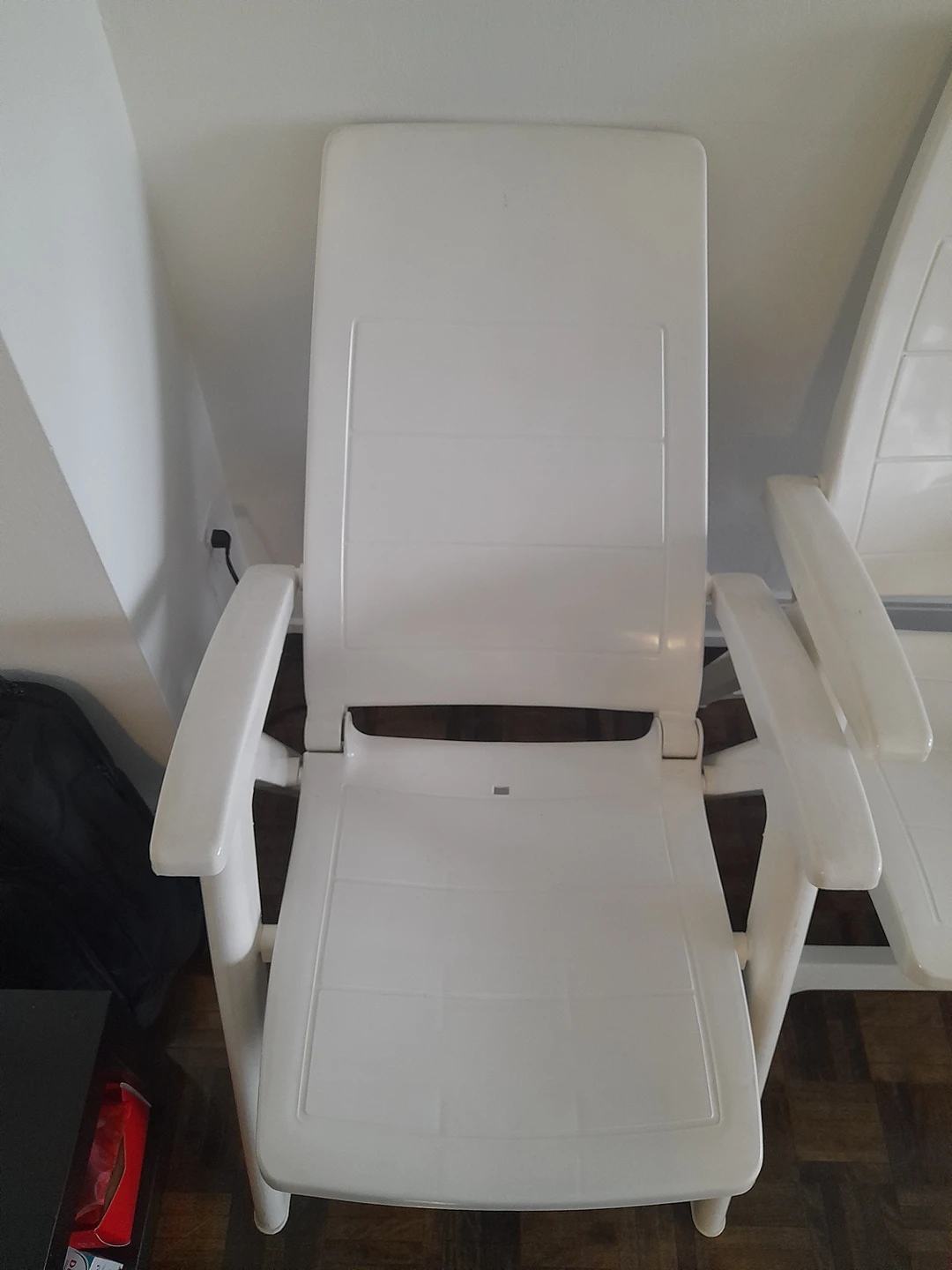 White pair of reclineable chairs - photo 2