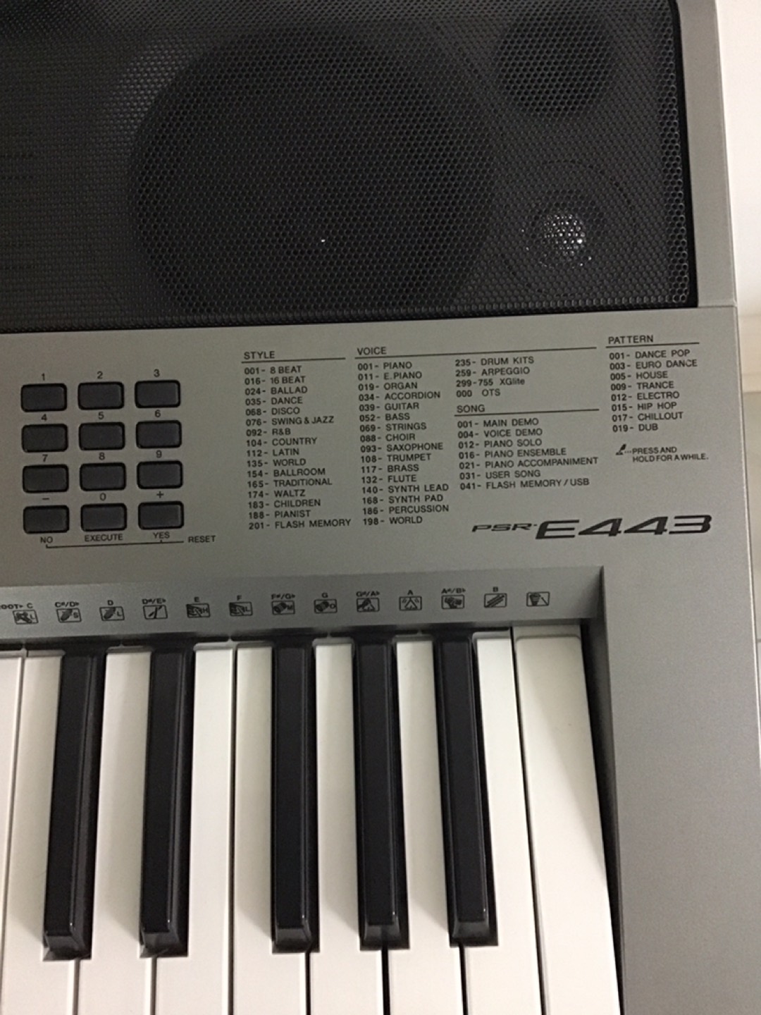 Yamaha Portable Keyboard: PSR-E443 w/ stand - photo 2