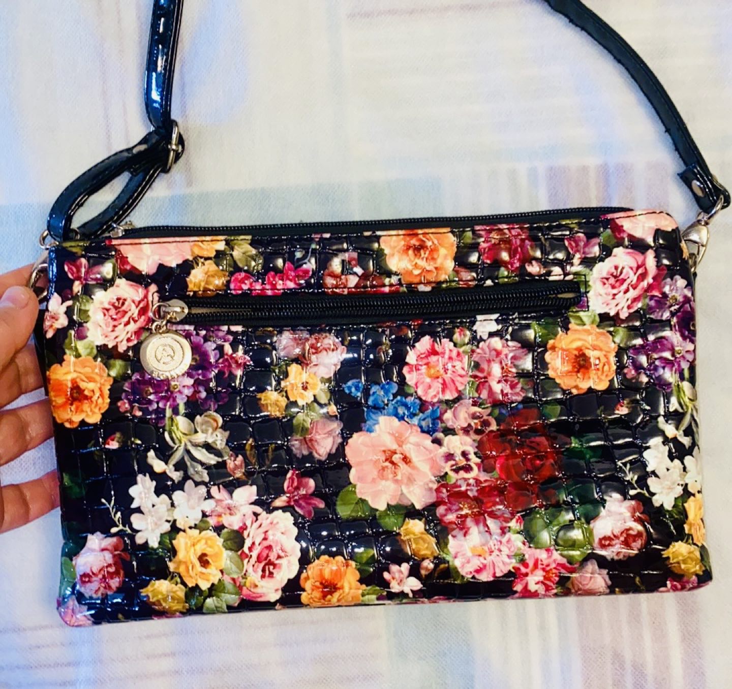 Beautiful varnished summer bag Aolina image indicator(2)