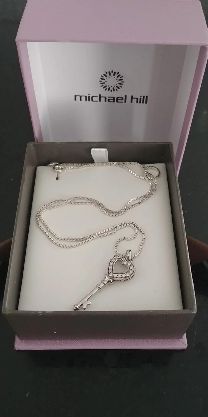 Heart Key Pendant Necklace (Like New)