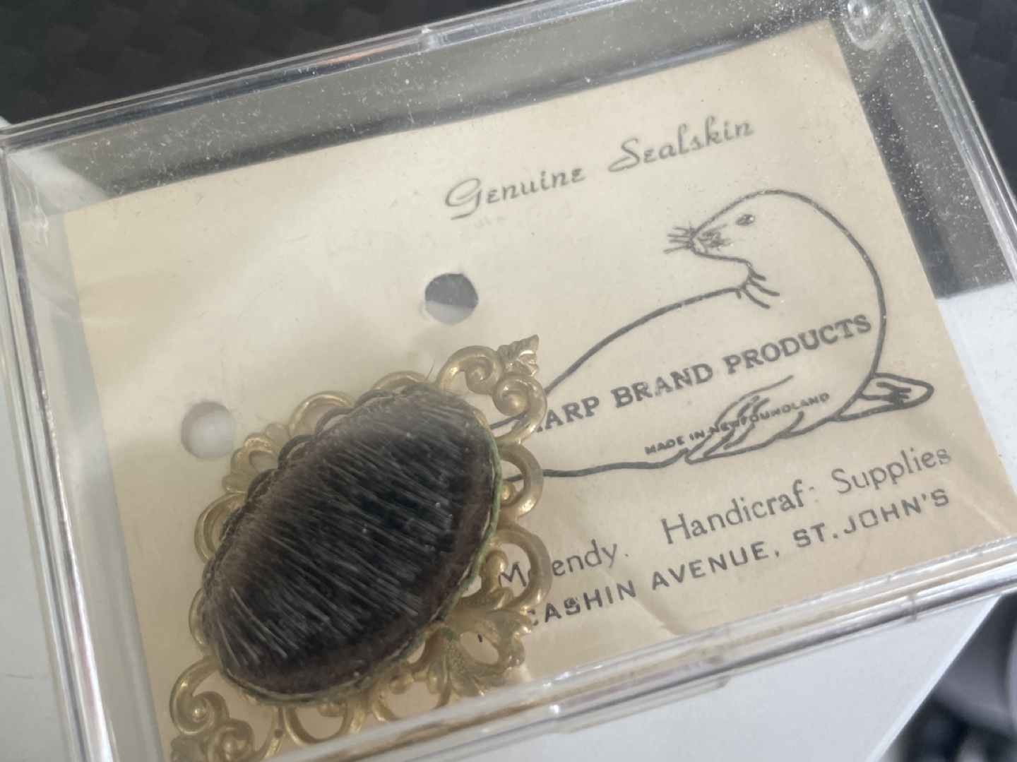 Unique - women’s bracelet and brooch with seal fur buttons image indicator(4)