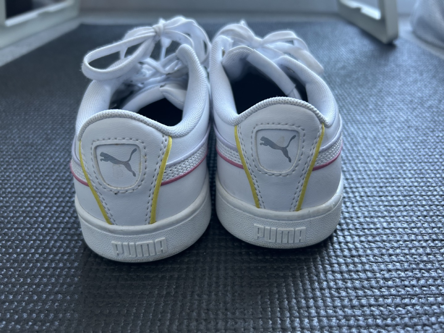 Puma white sneakers (Size 6) - photo 4